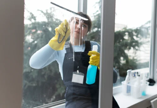 Nettoyage de vitres intérieures et extérieures à Guimaëc